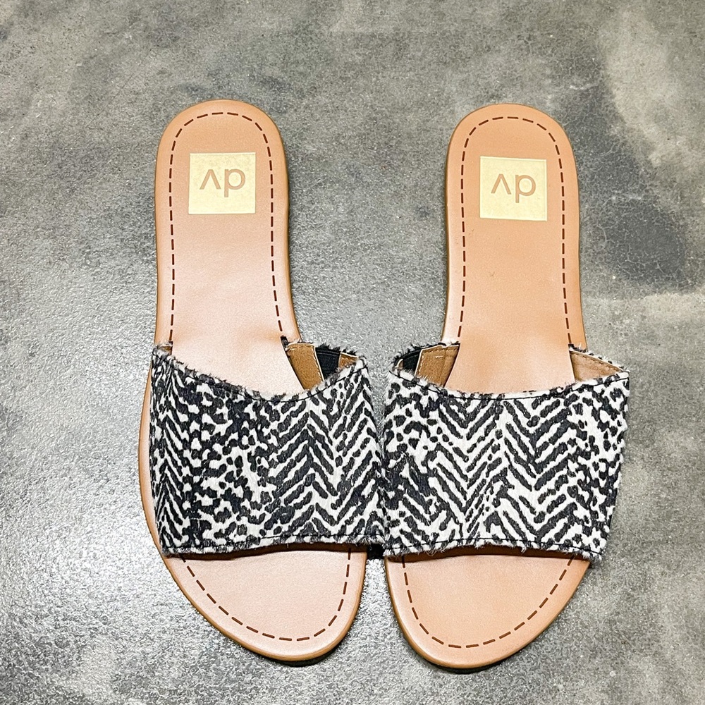 Dolce Vita Sandals Women size 8 White Black Faux Zebra Print Open Toe Flat Shoes